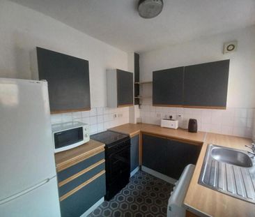 4 bedroom semi-detached house to rent - Photo 6