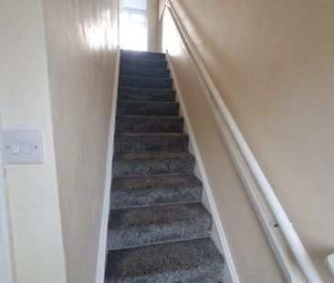 2 bedroom end of terrace house to rent - Photo 3