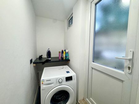 1 bedroom in a house share to rent - Photo 5