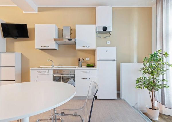 Via Luciano Manara, Milan, Lombardy 20122