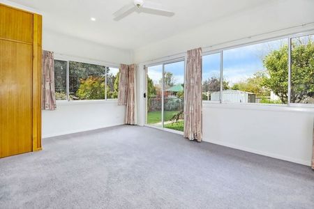 19 Alexander Avenue, Wendouree - Photo 5