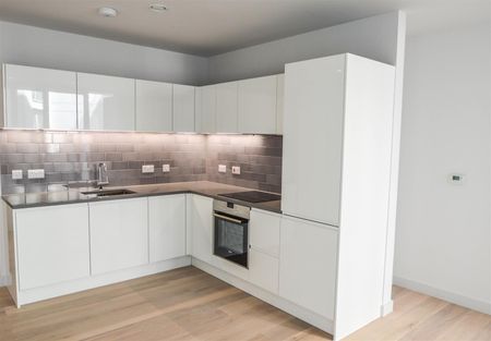 Admiralty Avenue, E16 - Photo 5