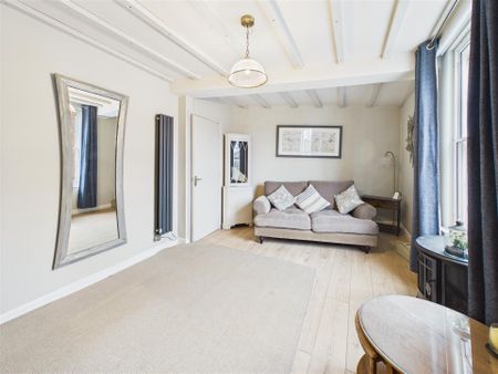 2 bedroom Flat to rent - Photo 3