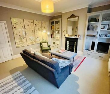 Spacious Double Room close to Battersea Park- Available from Nov 3 - Photo 2
