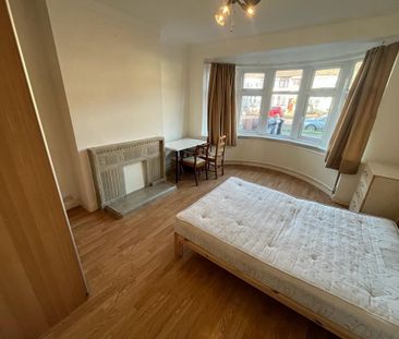 Bedsit, Connaught Gardens, N13 - Photo 2