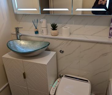 2 Bed Flat, Sunningdale Close, SE16 - Photo 2