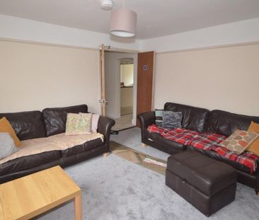 5 bedroom detached house to rent - Photo 2