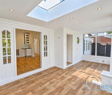 4 bedroom semi-detached house to rent - Photo 5