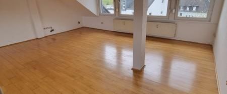 Ratingen: Tolle Dachgeschosswohnung mit großem Wohnraum und Parkettboden - Foto 1