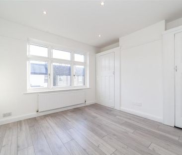 3 bedroom flat to rent - Photo 6