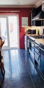 1 bedroom in a flat share to rent - Photo 3