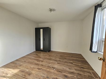 For Lease - 273 Rosslyn Avenue Unit# 2, Hamilton, Ontario - Photo 4