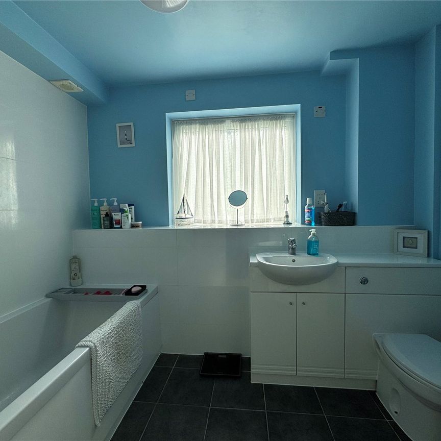 Spacious 2-Bedroom Flat in Kenley - Photo 1