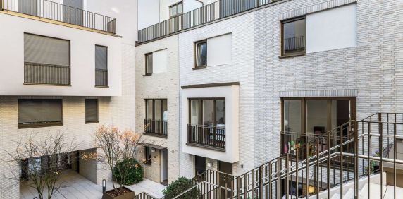 NEU FRISCH SANIERT! 4-ZIMMER-WOHNUNG MIT GROßEM BALKON & TIEFGARAGENSTELLPLATZ!!! - Photo 2