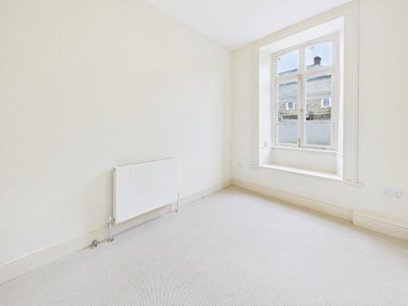 2 bedroom ground floor flat to rent - Photo 4