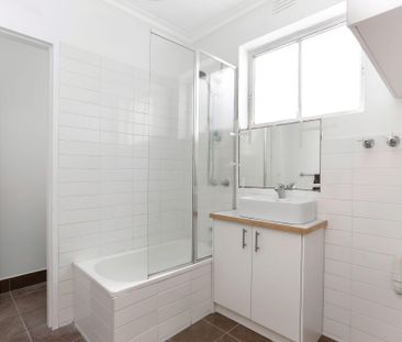 Convenient Glenroy Living - Photo 4