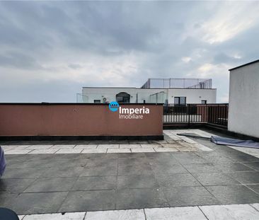 Penthouse de inchiriat, 3 Cam, open space, zona Tatarasi Newton - Fotografie 2