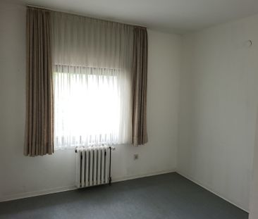 Dachgeschosswohnung mit Balkon und traumhaften Ausblick ins Grüne! - Foto 2