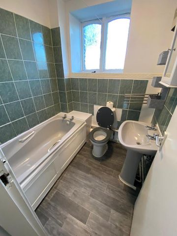3 bedroom apartment to rent - Photo 5