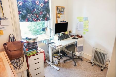 3 Bed Terraced House, Malmesbury Road, SO15 - Photo 2