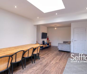 3 bedroom semi-detached bungalow to rent - Photo 2