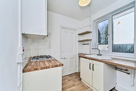 3 bedroom semi-detached house to rent - Photo 4