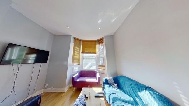 4 bedroom flat to rent - Photo 1