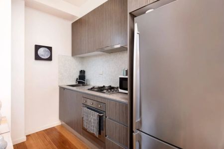 Unique and Quiet North Melbourne Abode - Photo 2