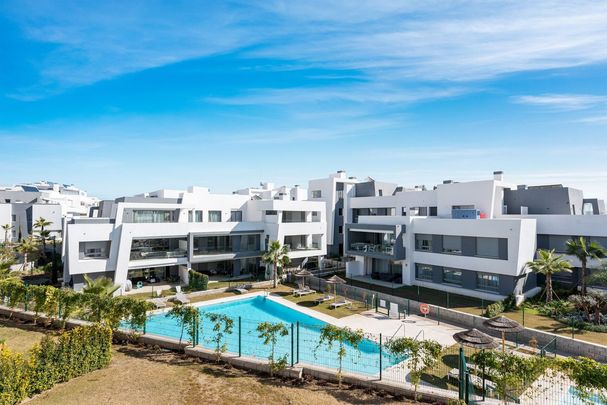 Apartamento planta baja en alquiler en Estepona - Photo 1