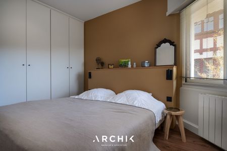 Architecture traditionnelle du Bassin d'Arcachon, cette villa de 170 m2 se positionne en première ligne au bord de l'eau sur un terrain arboré de 770 m2. - Photo 4