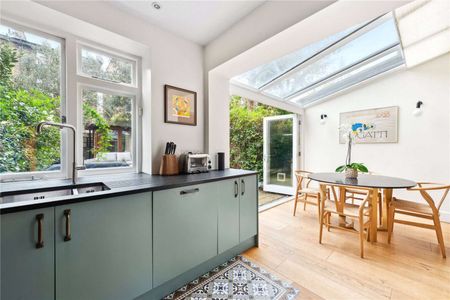 Spacious one bedroom Garden Flat with outside office - Photo 2