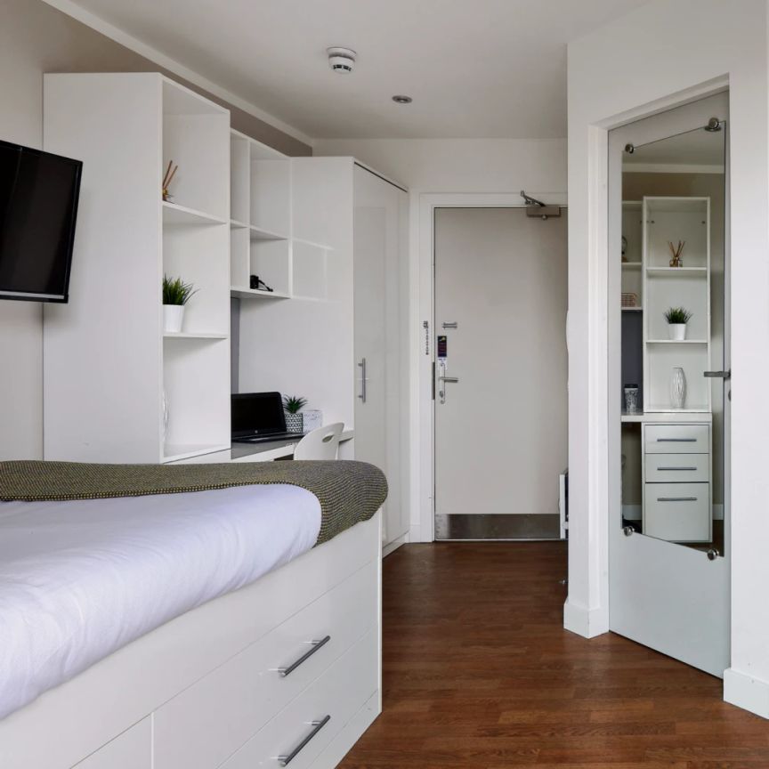 Penthouse Studio - Photo 1