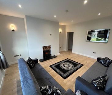 3 bedroom private hall to rent - Photo 2