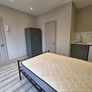 House to rent - Photo 2