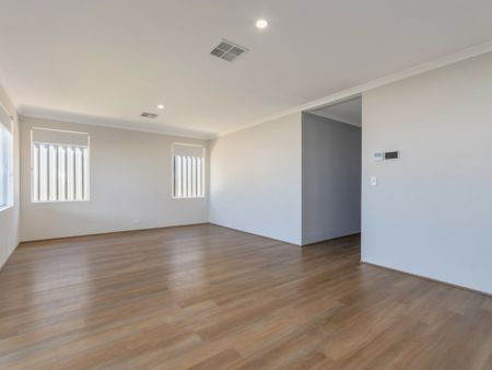 Modern easy care home- must view! - Photo 2