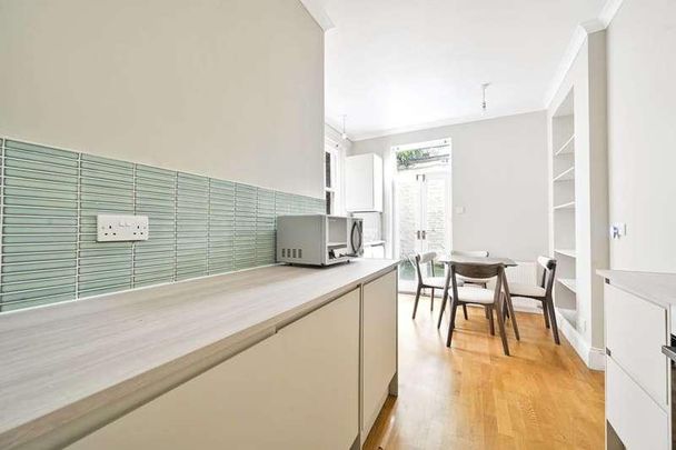 Beaumont Crescent, Barons Court, W14 - Photo 1