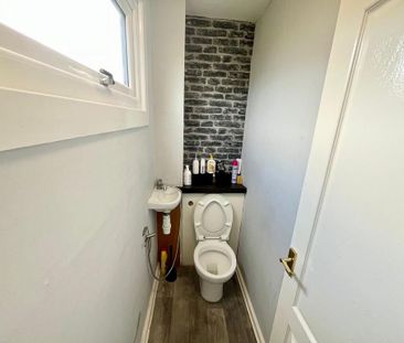 4 bedroom terraced house to rent - Photo 5