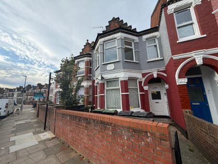 3 Bed Flat, Mount Pleasant Road, N17 - Photo 2