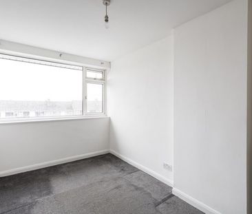 4 Bed House - Photo 4