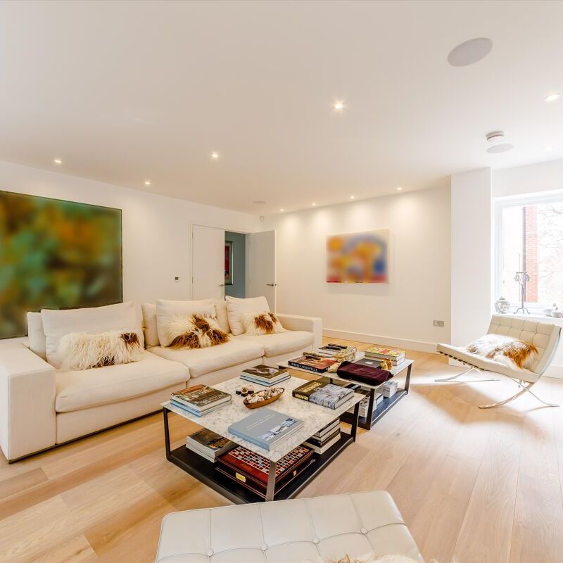 Available to let is this family home within a short walk of Ascot High Street - Photo 1