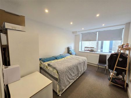 London Road, Bracknell, Berkshire, RG12 - Photo 3