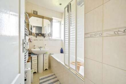 2 Bed Flat, Tooting Grove, SW17 - Photo 5