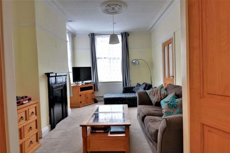 3 bedroom end of terrace house to rent - Photo 3