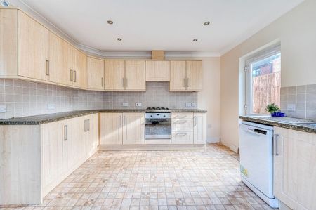 3 bedroom semi-detached house to rent - Photo 5