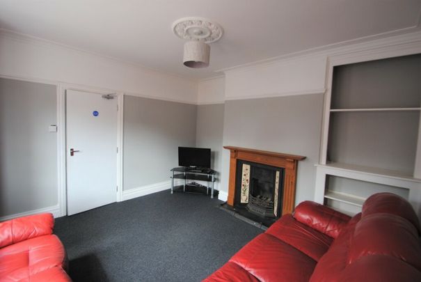 Student house on Ensbury Park Road - Photo 1