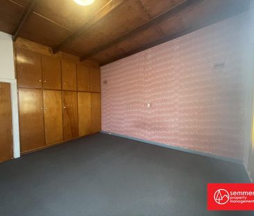 LARGE 3 BEDROOM HOME - Photo 3