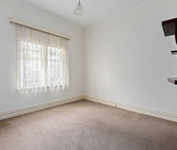 TWO BEDROOM HOME WITH LARGE REAR GARDEN - Photo 6