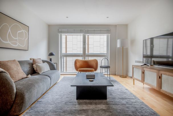 Vauxhall Bridge Rd - Photo 1