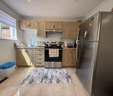 For Lease - 759 Bloor Street Unit# Main Floor, Mississauga, Ontario - Photo 1