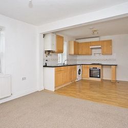 98 High Street, Deal, CT14 6EE, Kent - Photo 1